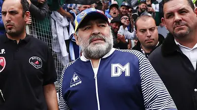 La fuerte denuncia del policía que vio a Maradona tras su muerte: "No había desfibrilador" La fuerte denuncia del policía que vio a Maradona tras su muerte: "No había desfibrilador"