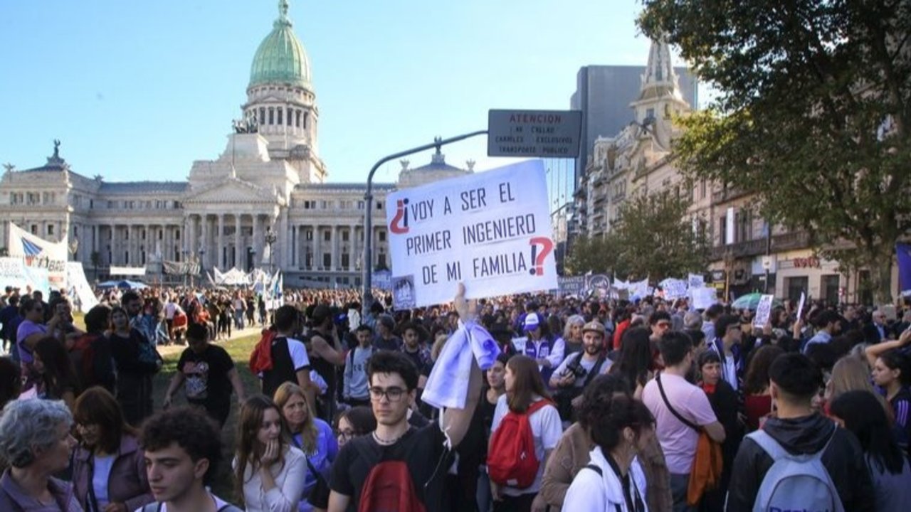 Marcha Universitaria en vivo: el minuto a minuto y últimas noticias de la movilización contra Javier Milei