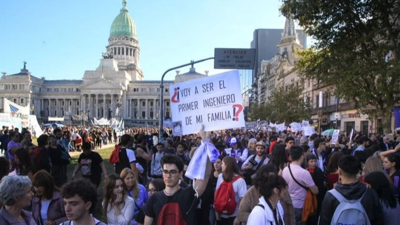 Marcha Universitaria en vivo: el minuto a minuto y últimas noticias de la movilización contra Javier Milei