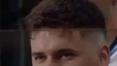 Se conoció la cara de Bizarrap sin lentes y gorra Se conoció la cara de Bizarrap sin lentes y gorra
