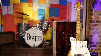 La primera guitarra de George Harrison podría alcanzar los 800.000 dólares en una subasta La primera guitarra de George Harrison podría alcanzar los 800.000 dólares en una subasta