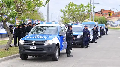 Escándalo en Santa Fe: ocho policías detenidos por el robo de 15 kilos de cocaína y 50 mil dólares durante un procedimiento Escándalo en Santa Fe: ocho policías detenidos por el robo de 15 kilos de cocaína y 50 mil dólares durante un procedimiento