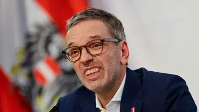 El líder de la extrema derecha austriaca pide a sus rivales que le dejen formar Gobierno El líder de la extrema derecha austriaca pide a sus rivales que le dejen formar Gobierno