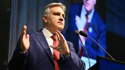 Llaryora volvió a reclamarle a Milei la baja de retenciones y una nueva Ley de Biocombustibles: "Otros países están creciendo" Llaryora volvió a reclamarle a Milei la baja de retenciones y una nueva Ley de Biocombustibles: "Otros países están creciendo"