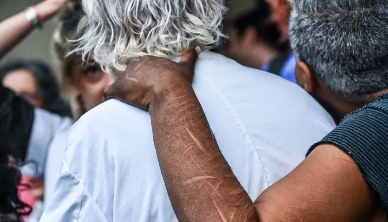 Las mejores fotos del abrazo simbólico en el Hospital Bonaparte