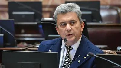 Senado: Víctor Zimmermann renunció a su banca para sumarse al gobierno de Leandro Zdero Senado: Víctor Zimmermann renunció a su banca para sumarse al gobierno de Leandro Zdero