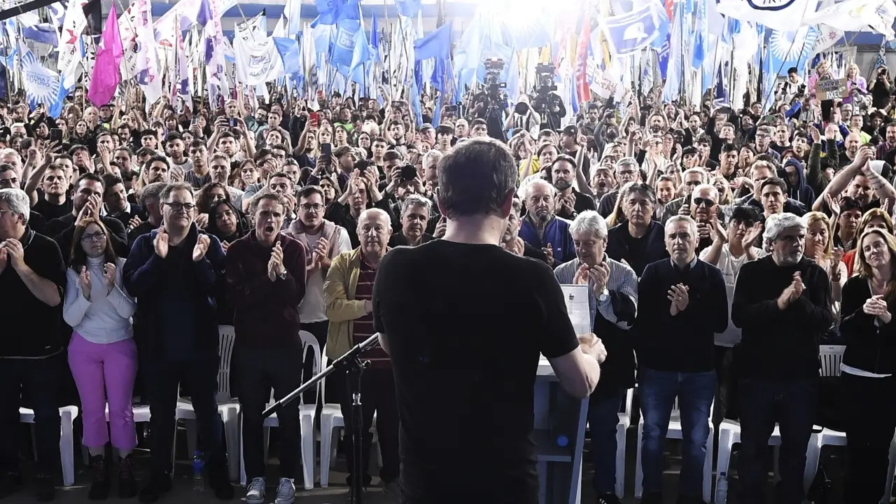 Kicillof avanza con el frente anti Milei y encabezará un acto en Mar del Plata