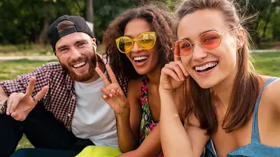 Los científicos aseguran que todos deben tener tres tipos de amistades. Los científicos aseguran que todos deben tener tres tipos de amistades.
