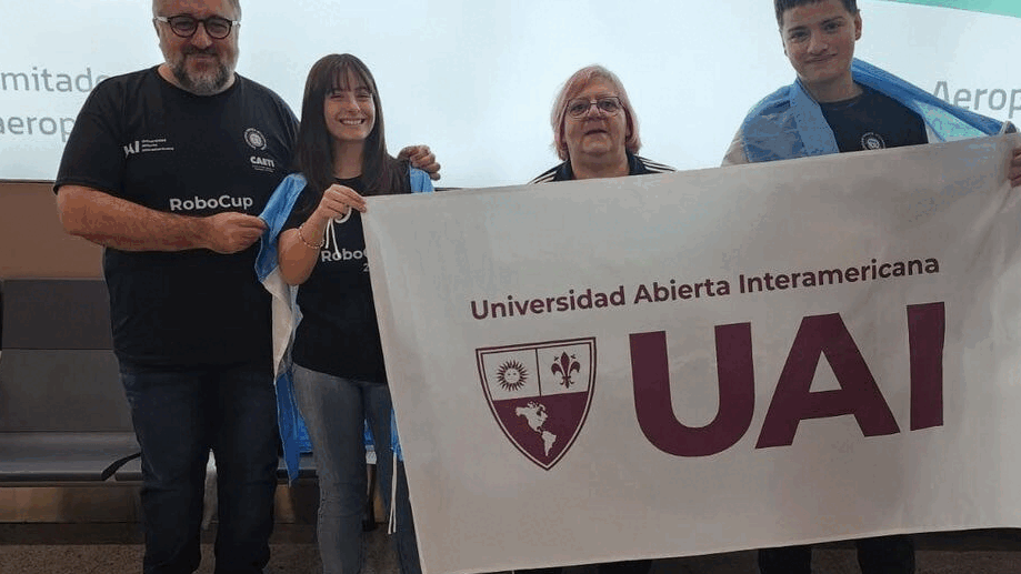 Son estudiantes argentinos, salieron campeones en el mundial de robótica y ahora buscan desarrollarla en las escuelas de todo el país: "Quiero generar un cambio"