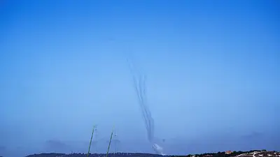 Hezbolá ataca a las tropas israelíes en la frontera libanesa Hezbolá ataca a las tropas israelíes en la frontera libanesa
