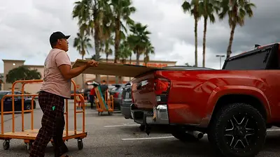 Los habitantes de Florida huyen de la catástrofe que se avecina ante la llegada del huracán Milton Los habitantes de Florida huyen de la catástrofe que se avecina ante la llegada del huracán Milton