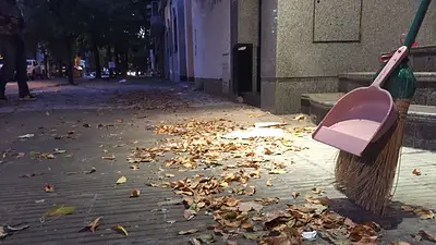 Por qué dicen que no hay que barrer de noche. Por qué dicen que no hay que barrer de noche.