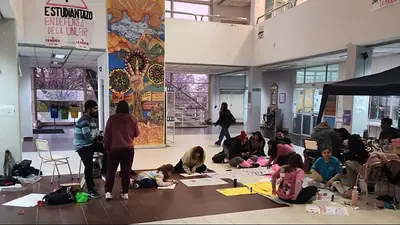 Alumnos de la Universidad de La Rioja se sumaron a las medidas de fuerza tras el apoyo al veto de Milei en el Congreso Alumnos de la Universidad de La Rioja se sumaron a las medidas de fuerza tras el apoyo al veto de Milei en el Congreso