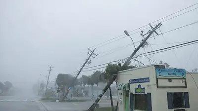 El huracán Milton avanza por el centro de Florida destruyendo hogares El huracán Milton avanza por el centro de Florida destruyendo hogares