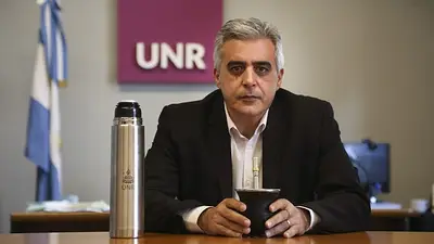 Tras el veto, el rector de la Universidad de Rosario cruzó a Milei: "Está mintiendo consciente e intencionadamente" Tras el veto, el rector de la Universidad de Rosario cruzó a Milei: "Está mintiendo consciente e intencionadamente"
