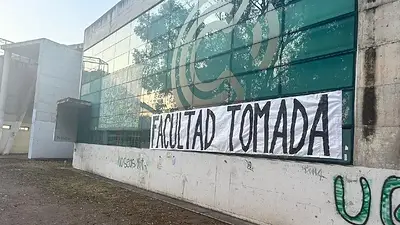 Plan de lucha universitario: paro total y toma de facultades por parte de los estudiantes de la provincia de Córdoba Plan de lucha universitario: paro total y toma de facultades por parte de los estudiantes de la provincia de Córdoba
