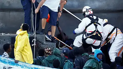 España quiere que Frontex patrulle las aguas africanas para frenar la inmigración España quiere que Frontex patrulle las aguas africanas para frenar la inmigración