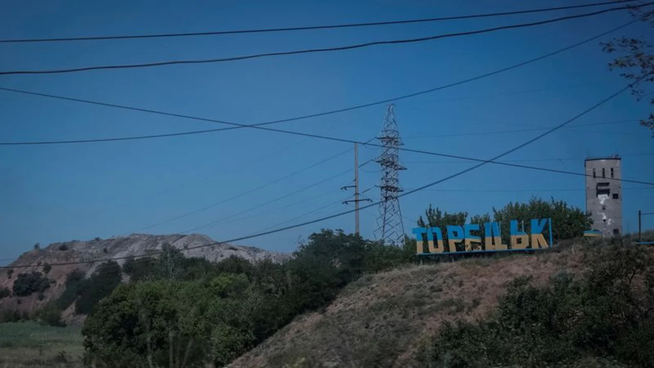 Ucrania todavía controla cerca de la mitad de Toretsk, según las autoridades locales