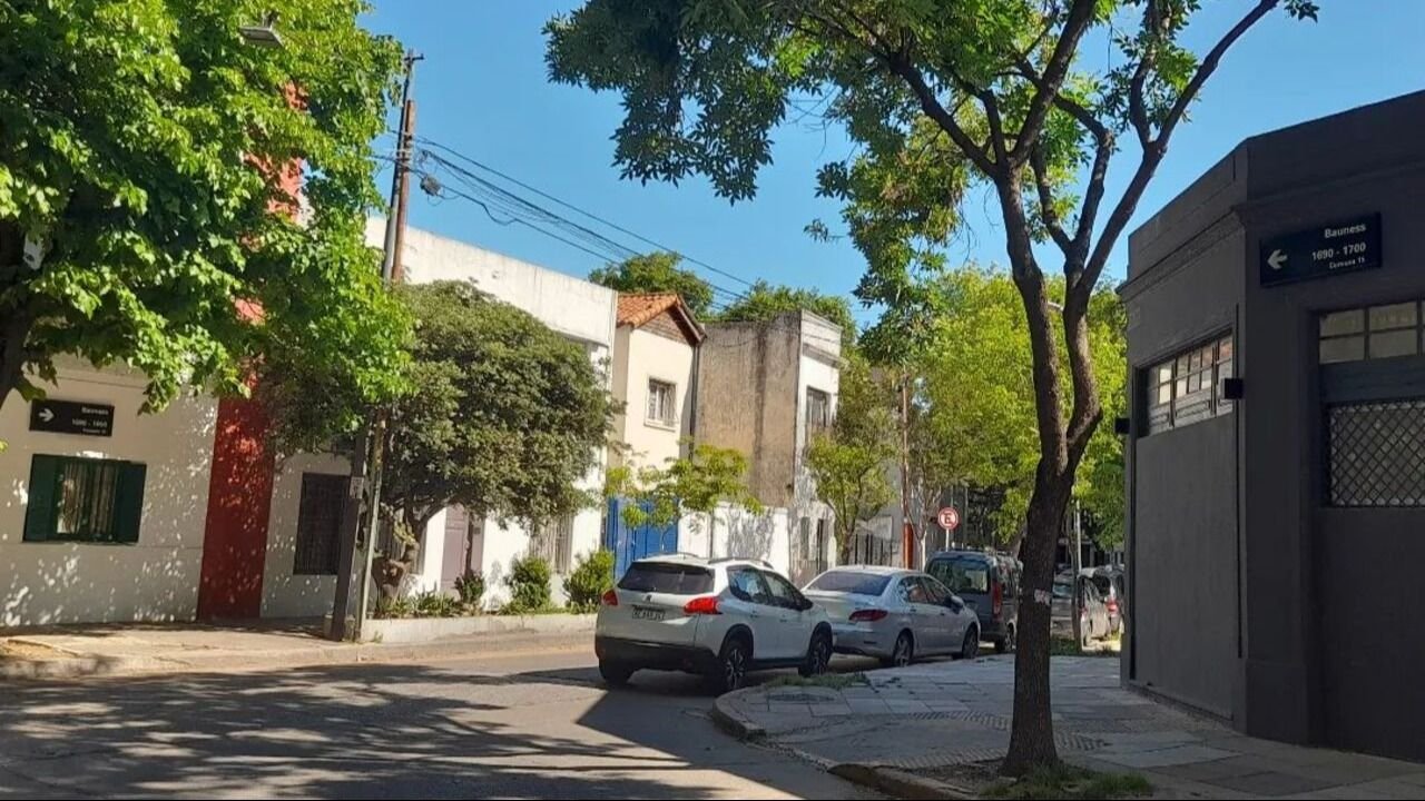 Bauness esquina Bauness