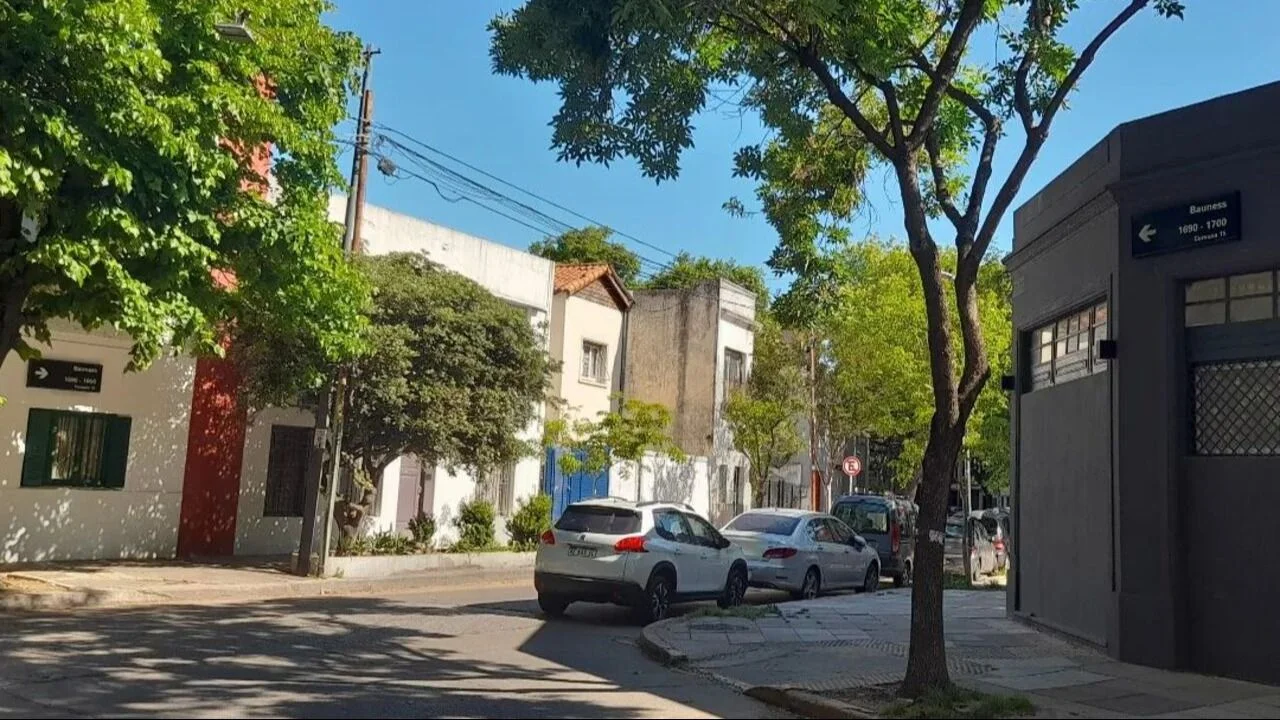 Bauness esquina Bauness