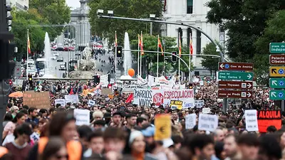 Miles de personas marchan en España para exigir una vivienda asequible Miles de personas marchan en España para exigir una vivienda asequible