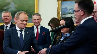 El primer ministro de Polonia sorprende a su coalición al anunciar la suspensión del derecho de asilo El primer ministro de Polonia sorprende a su coalición al anunciar la suspensión del derecho de asilo