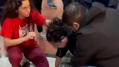 Denuncian que libertarios tiraron gas pimienta en la asamblea de la Universidad Nacional de Quilmes Denuncian que libertarios tiraron gas pimienta en la asamblea de la Universidad Nacional de Quilmes