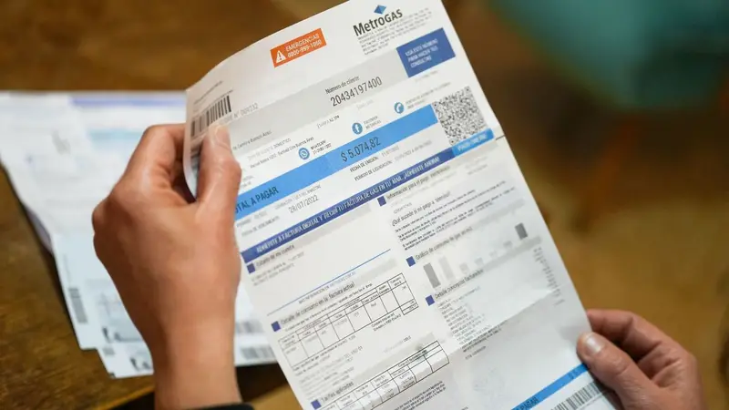 El gasto de un hogar para pagar servicios públicos se disparó 17% en mayo: son casi 170 mil pesos