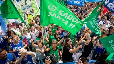 Paritarias en Santa Fe: con "disconformidad", docentes privados aceptaron la pobre propuesta de Pullaro Paritarias en Santa Fe: con "disconformidad", docentes privados aceptaron la pobre propuesta de Pullaro