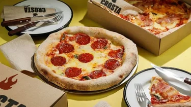 ¿Cuál es la receta y cómo se hace la pizza que se cocina con hielo?