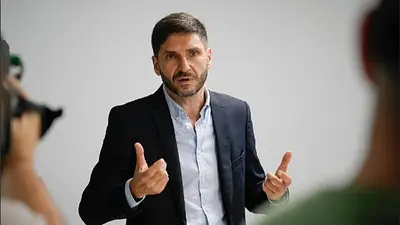 ATE denunció a Pullaro por realizar allanamientos y detenciones ilegales de referentes sindicales: "Al margen de la ley" ATE denunció a Pullaro por realizar allanamientos y detenciones ilegales de referentes sindicales: "Al margen de la ley"