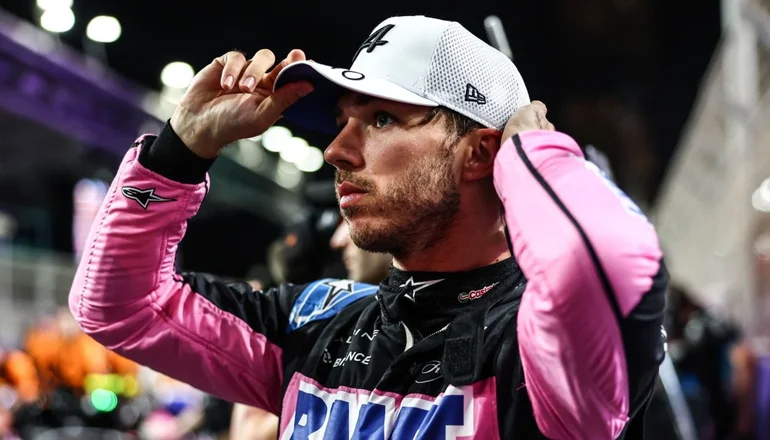 Pierre Gasly con el mono de Alpine.