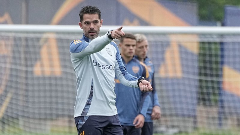 Fernando Gago en los entrenamientos de Boca
