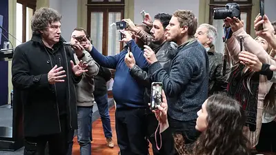 La delirante fake de Javier Milei para atacar a un periodista: “Conmigo” La delirante fake de Javier Milei para atacar a un periodista: “Conmigo”
