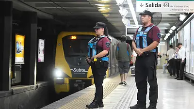 El Gobierno de la Ciudad anunció que empezará a usar las Taser en estaciones de subte El Gobierno de la Ciudad anunció que empezará a usar las Taser en estaciones de subte