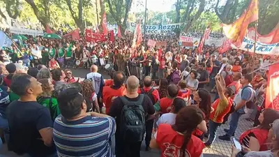 Movilización en Santa Fe para pedir la liberación de los cinco detenidos por Pullaro: "En democracia no hay registro" Movilización en Santa Fe para pedir la liberación de los cinco detenidos por Pullaro: "En democracia no hay registro"