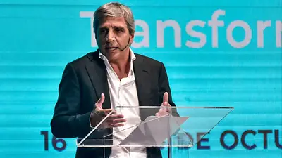 Advertencia de Caputo: pidió que la gente "saque" sus dólares y "empiece a usarlos" Advertencia de Caputo: pidió que la gente "saque" sus dólares y "empiece a usarlos"