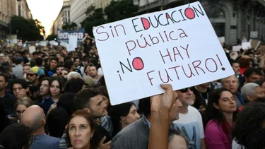 Docentes universitarios denuncian que todavía no cobraron el aguinaldo