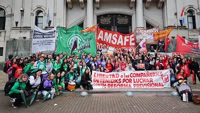 Imputaron y liberaron a los detenidos ilegalmente por los incidentes en la Legislatura de Santa Fe: "Hay más involucrados" Imputaron y liberaron a los detenidos ilegalmente por los incidentes en la Legislatura de Santa Fe: "Hay más involucrados"