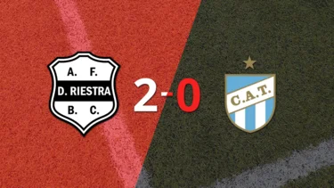 Dep. Riestra deja a Atlético Tucumán en cero con un triunfo 2-0