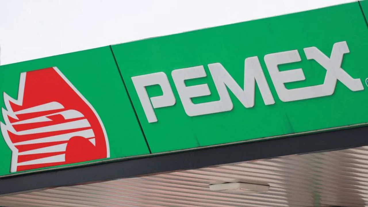 Mexicana Pemex frena gasto para ahorrar más de 1,000 mlns dlrs último trim 2024: documento