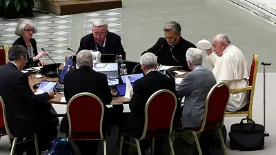 Papa Francisco recibe críticas por cumbre vaticana que esquiva debate sobre mujeres en el clero Papa Francisco recibe críticas por cumbre vaticana que esquiva debate sobre mujeres en el clero