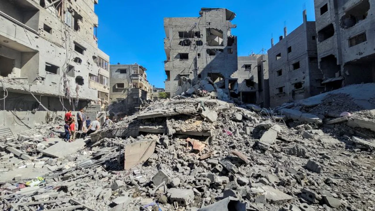Fuerzas israelíes intensifican ataques en el norte de Gaza y hospitales quedan bajo fuego