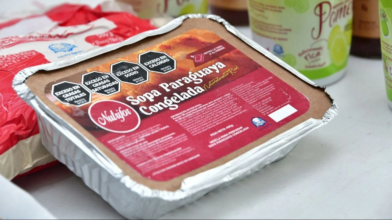 Imagen de la sopa paraguaya que se vende envasada en Fromosa 