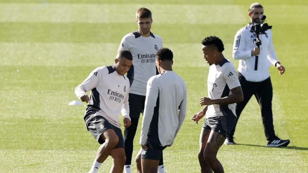 Mbappé debería marcar más goles, dice DT Ancelotti antes de semana crucial