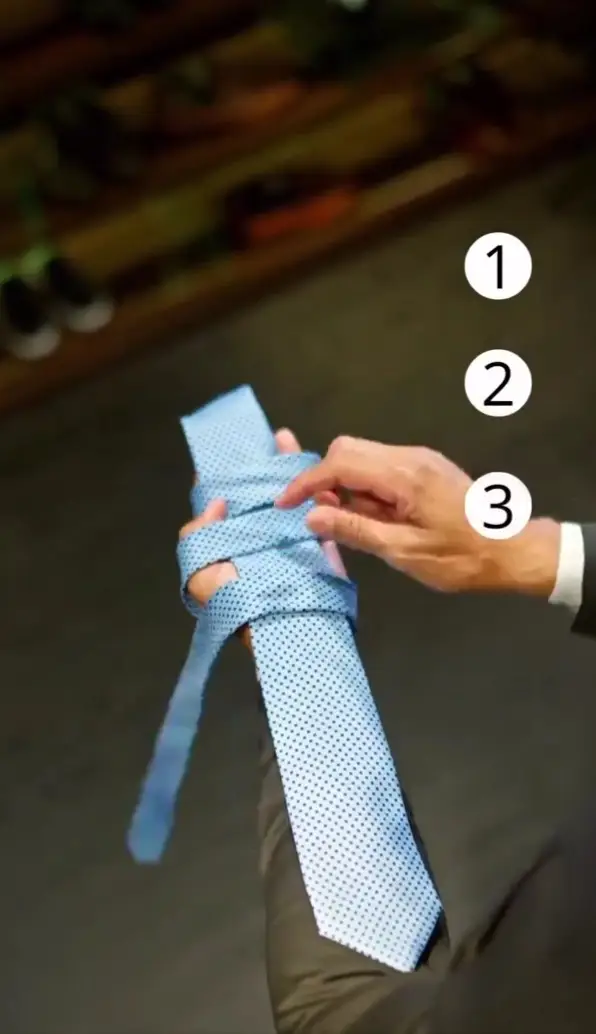 nudo de corbata complicado