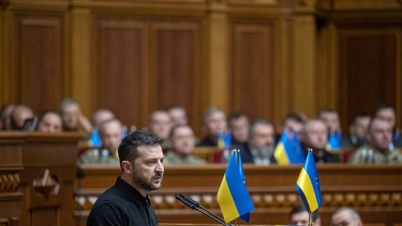 Zelenski dice que EEUU prepara un paquete de ayuda para financiar drones ucranianos