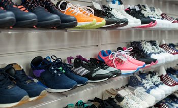 Supermercados ofrecen grandes descuentos en zapatillas | Descuentos y promociones