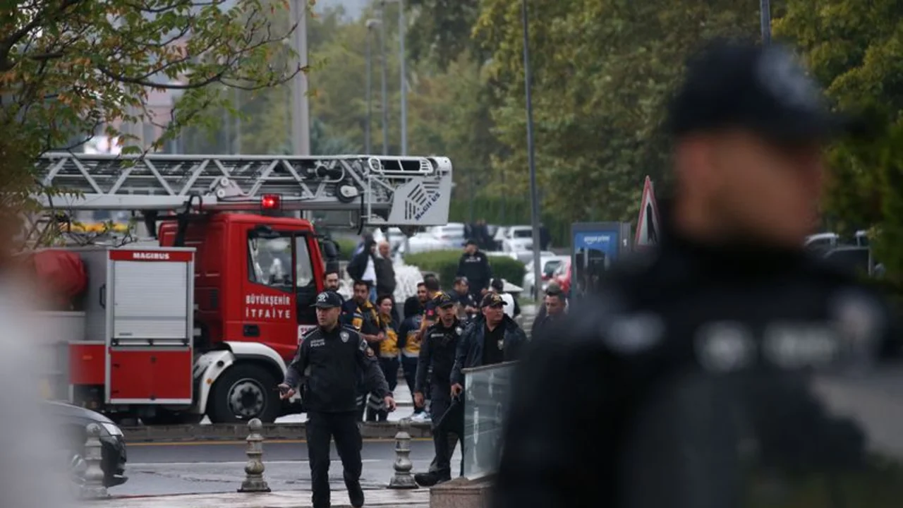 Turquía dice que hay muertos y heridos en un atentado en un centro de aviación estatal