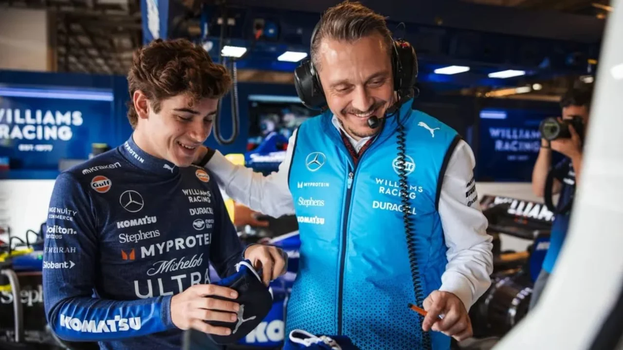 Colapinto y Gaetan Jego entre risas en Williams.